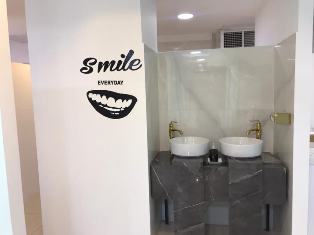 کلینیک دندانپزشکی رویای لبخند کرمان