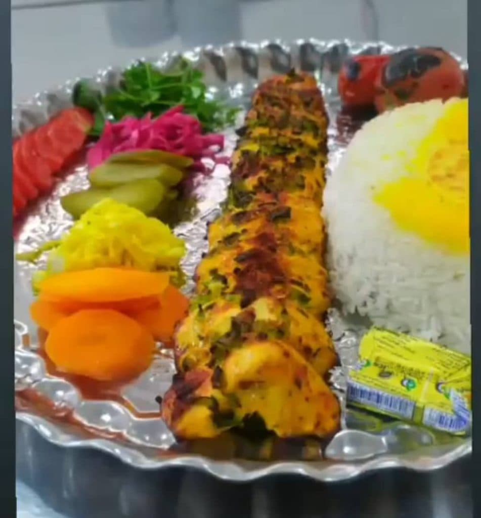 باغ رستوران هفت خوان در بم