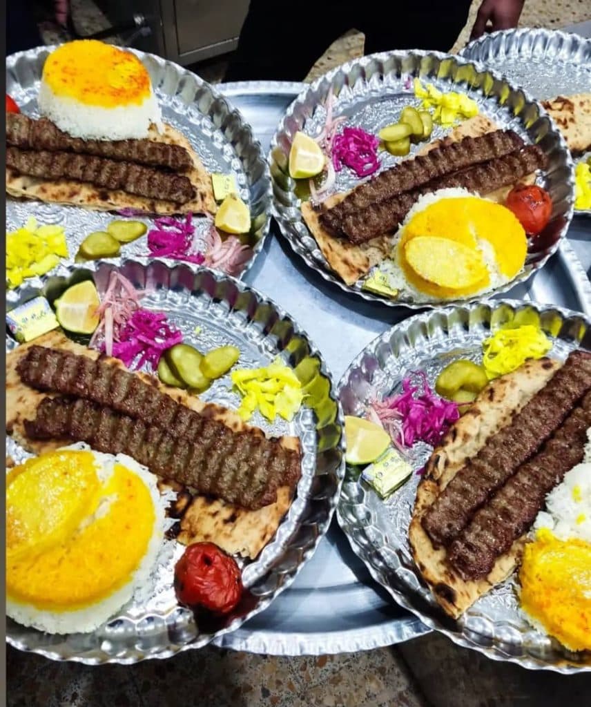 باغ رستوران هفت خوان در بم