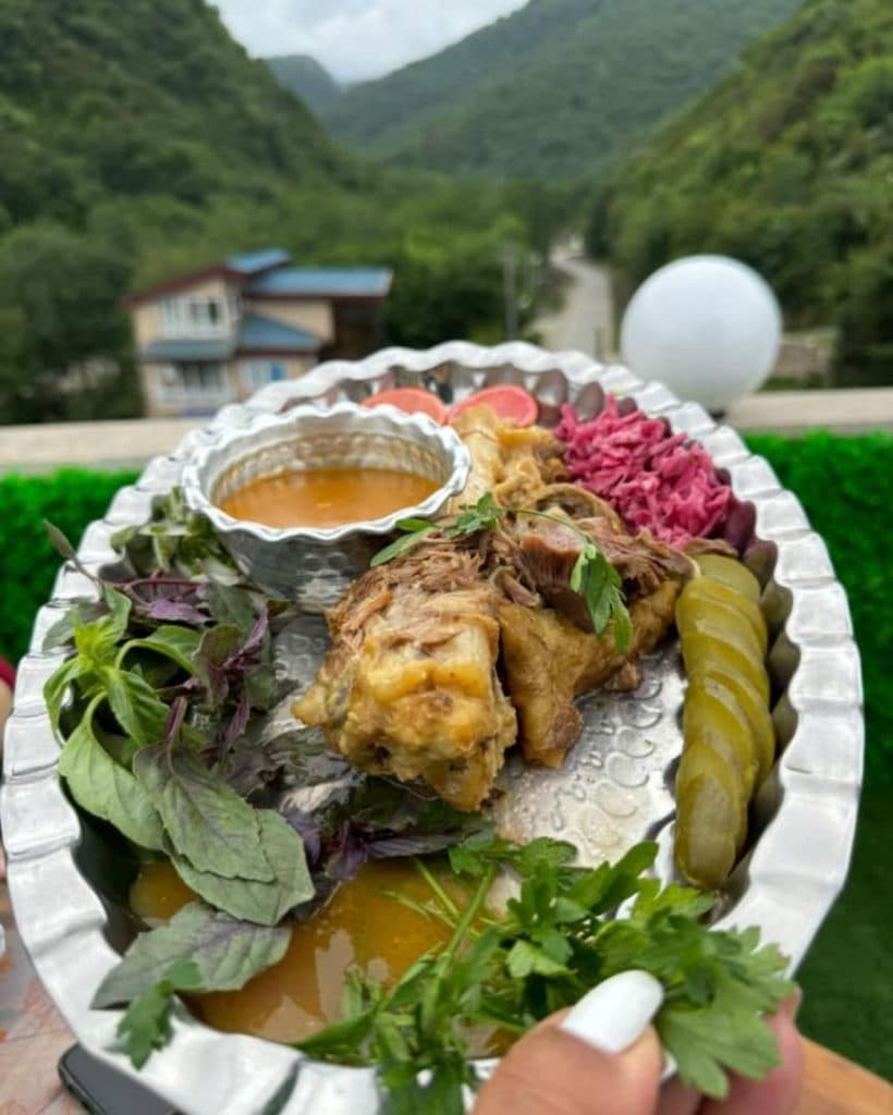 کافه رستوران پلاتیم در زوات غرب چالوس