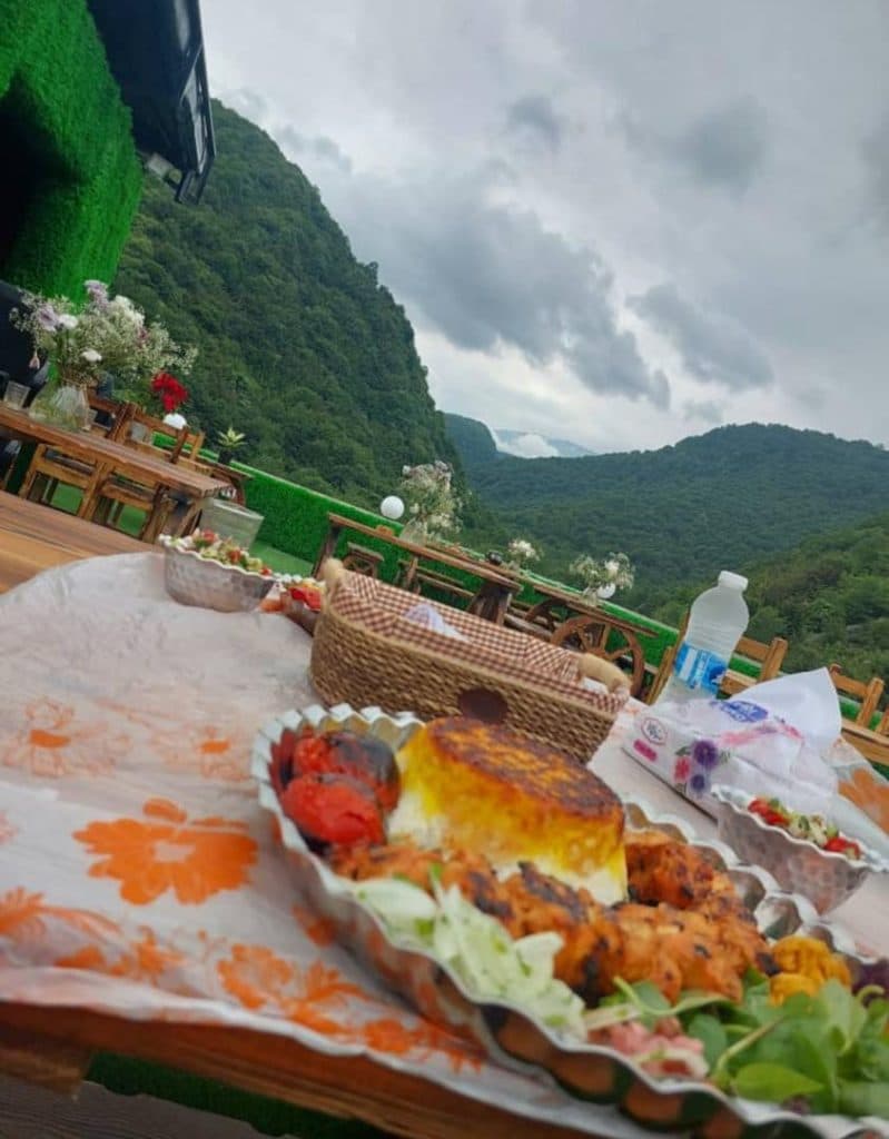 کافه رستوران پلاتیم در زوات غرب چالوس