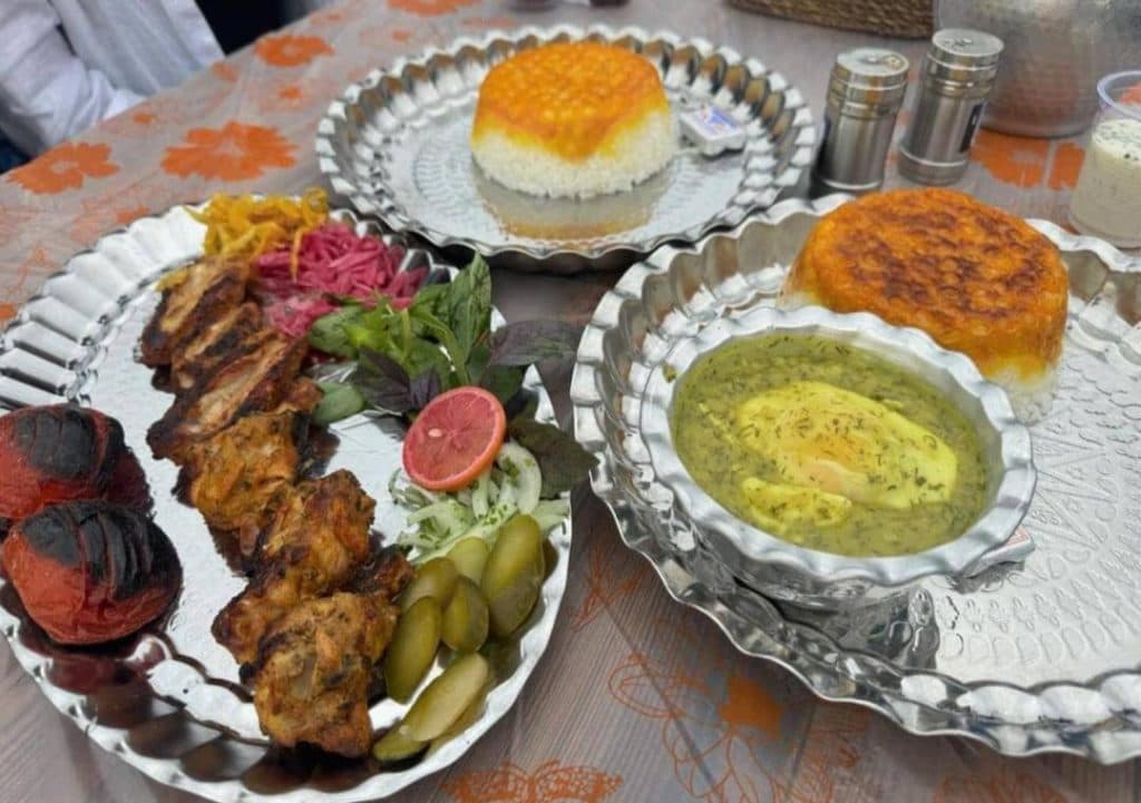 کافه رستوران پلاتیم در زوات غرب چالوس