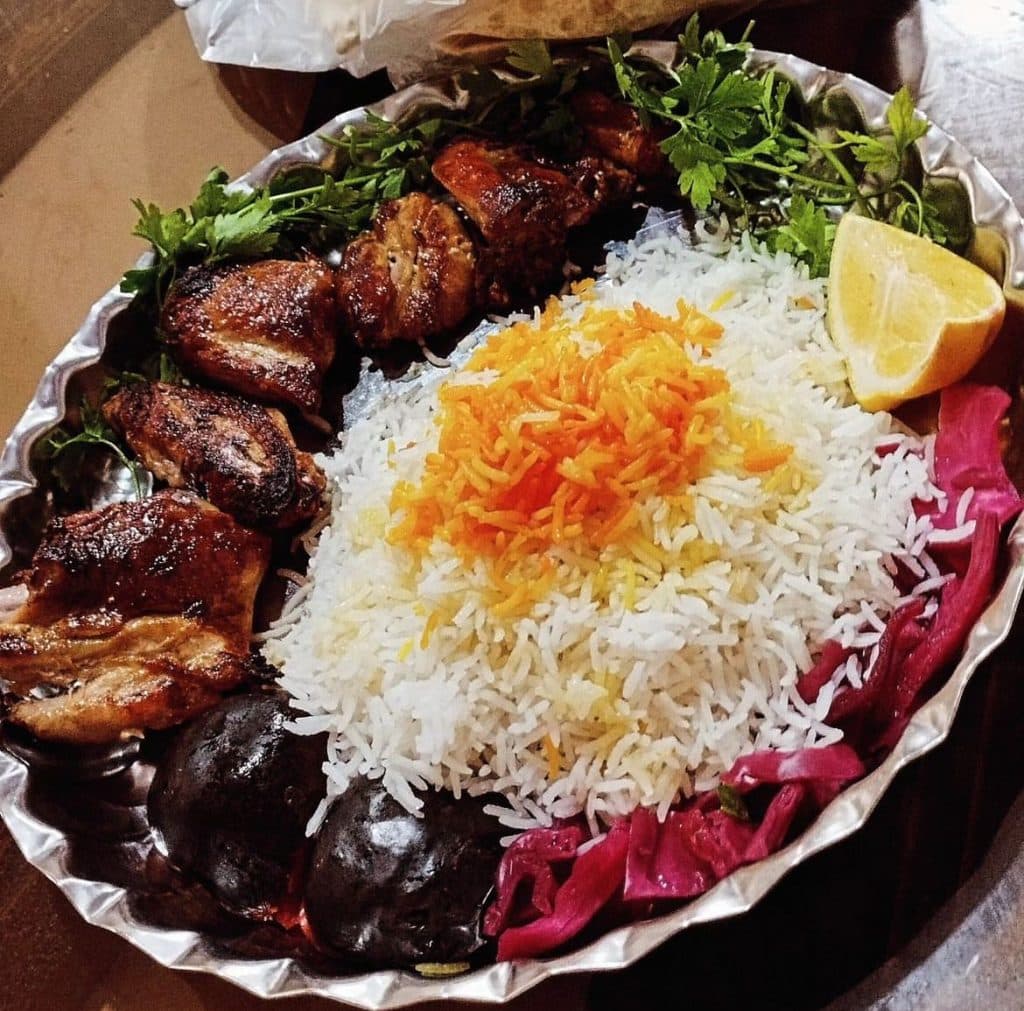 کافه رستوران سنتی باستان در مطهری خرم آباد