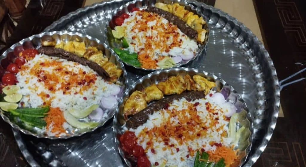کافه رستوران سنتی باستان در مطهری خرم آباد