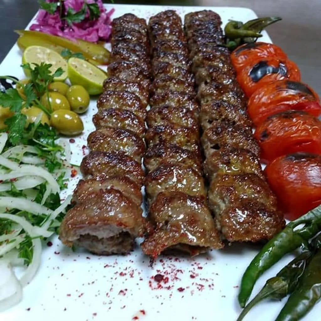 کافه رستوران خورشید در روشن دشت اصفهان