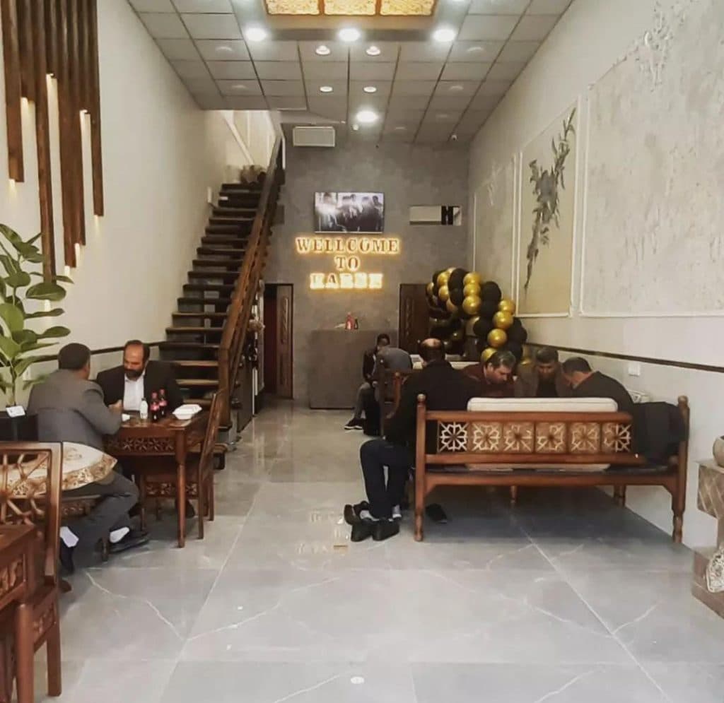 کافه رستوران کارن در قم