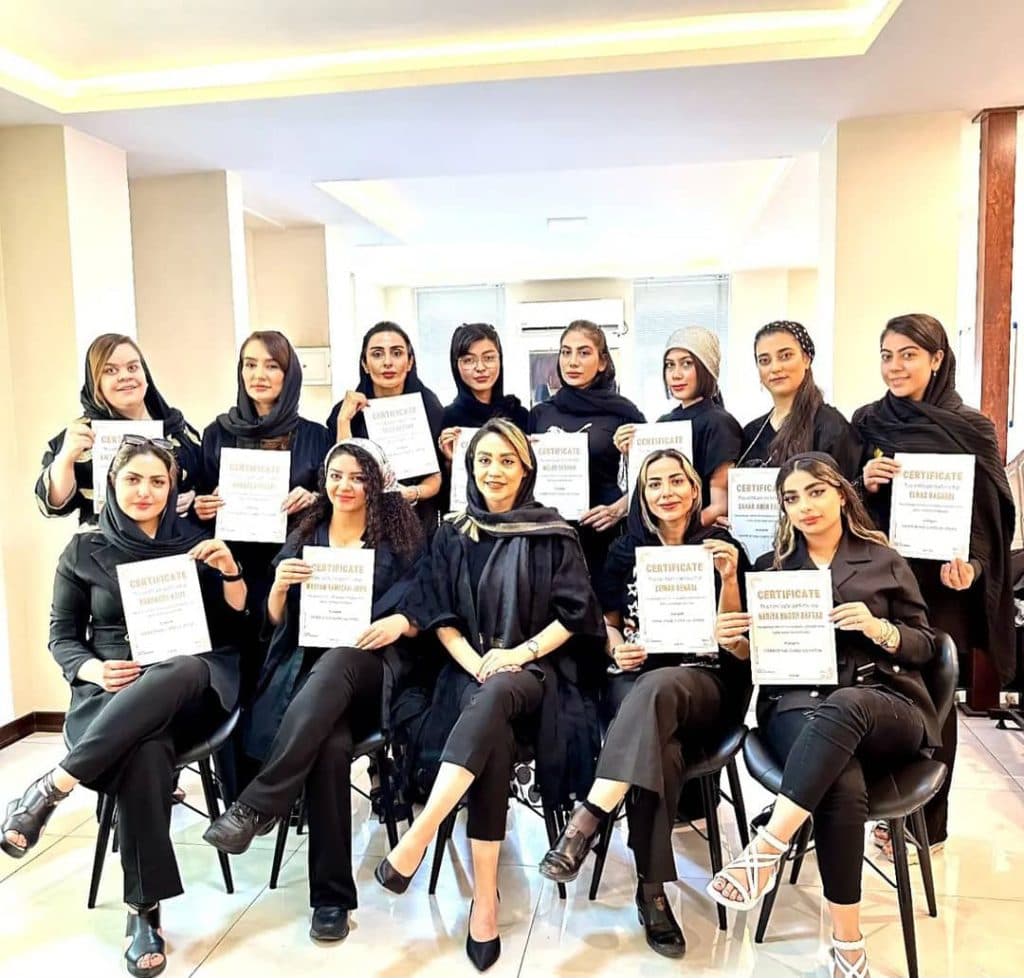 سالن زیبایی بانو عزیزی در سنندج
