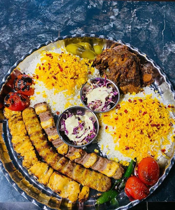 رستوران و سینی سرای کاریزما در یزد