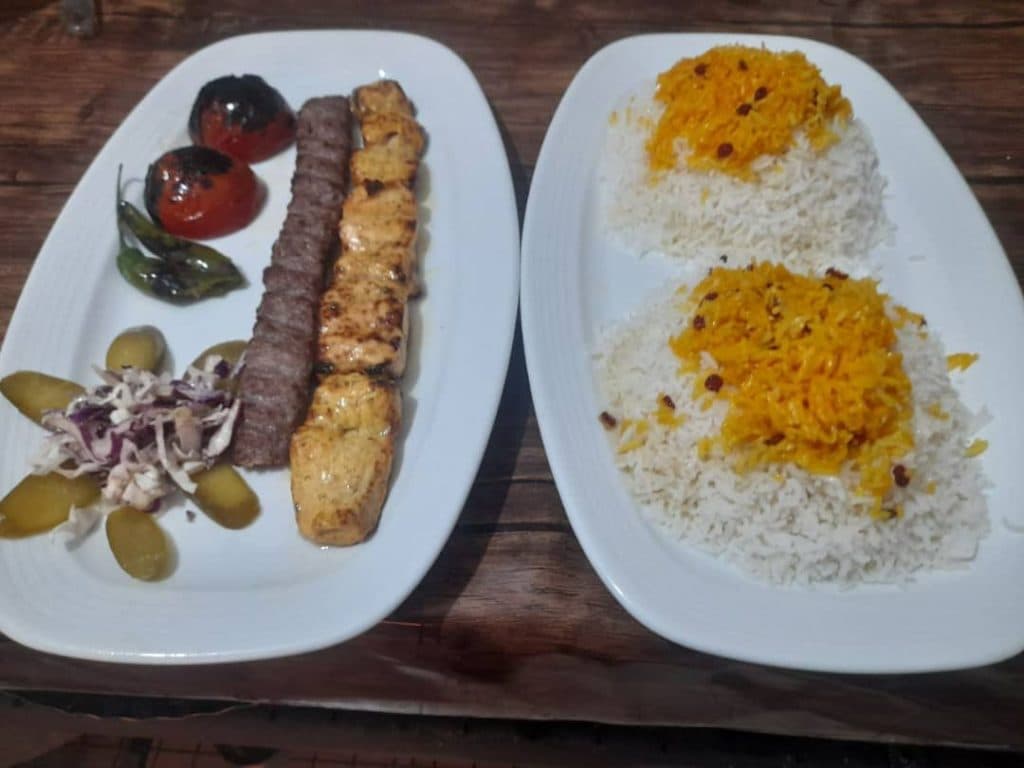 رستوران و سینی سرای کاریزما در یزد