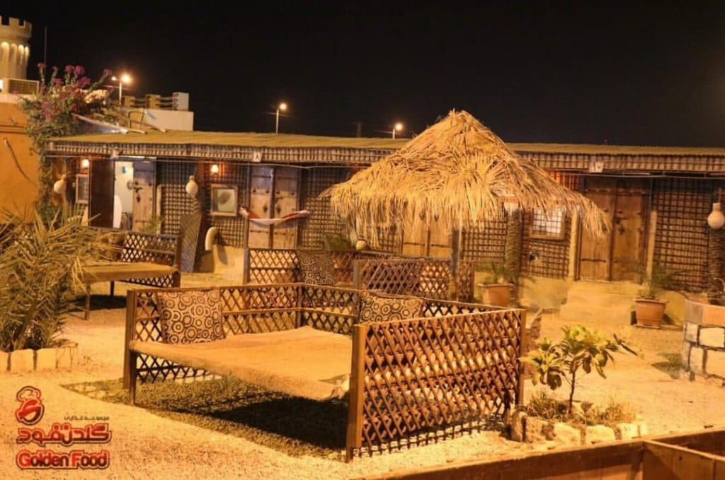 رستوران سنتی ساحلی گلدن فود قشم