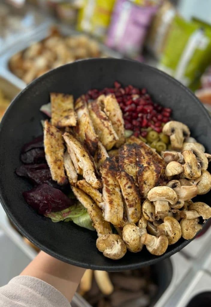 سالاد بار میا در فردیس