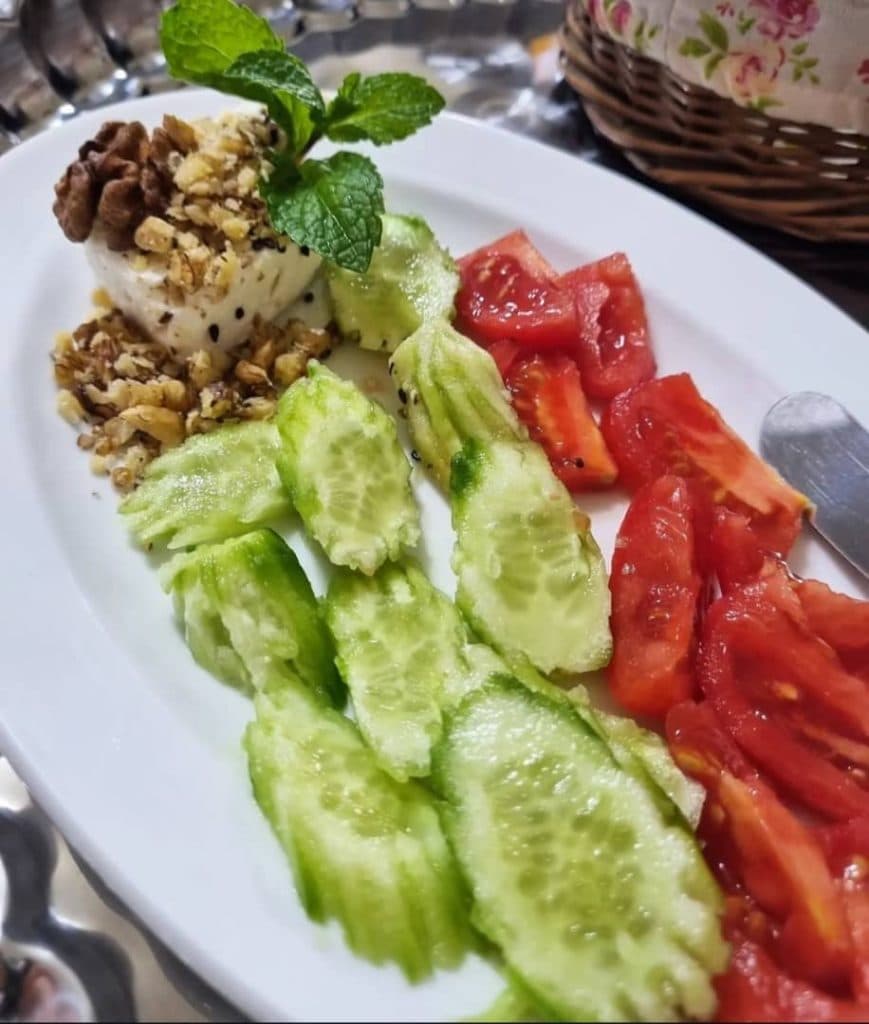 صبحانه سرای خان ننه در تبریز