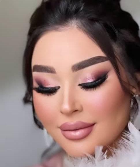 سالن زیبایی عروس رویایی در فاز یک اندیشه