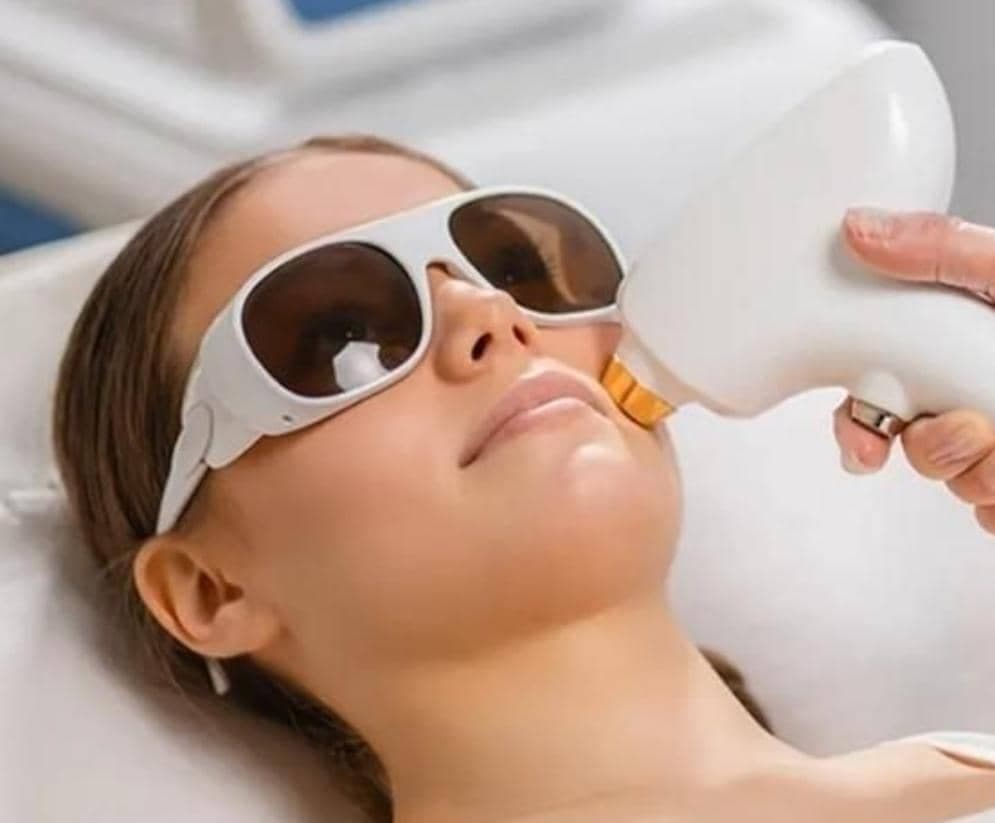 کلینیک تخصصی لیزر موهای زائد آرنیکا در ملایر