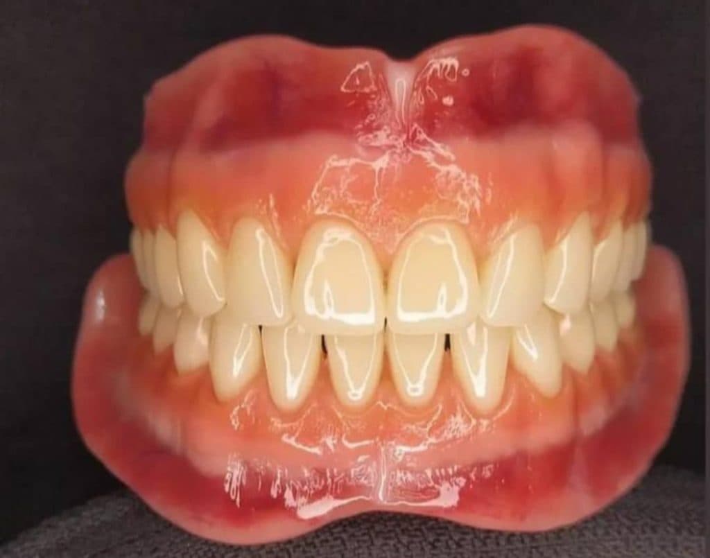 لابراتور دندانسازی صادقی در شهیش آباد اصفهان