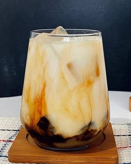 کافه ملودی در آزادشهر