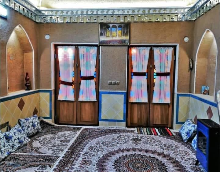 اقامتگاه بومگردی عمارت کهن در کاشان