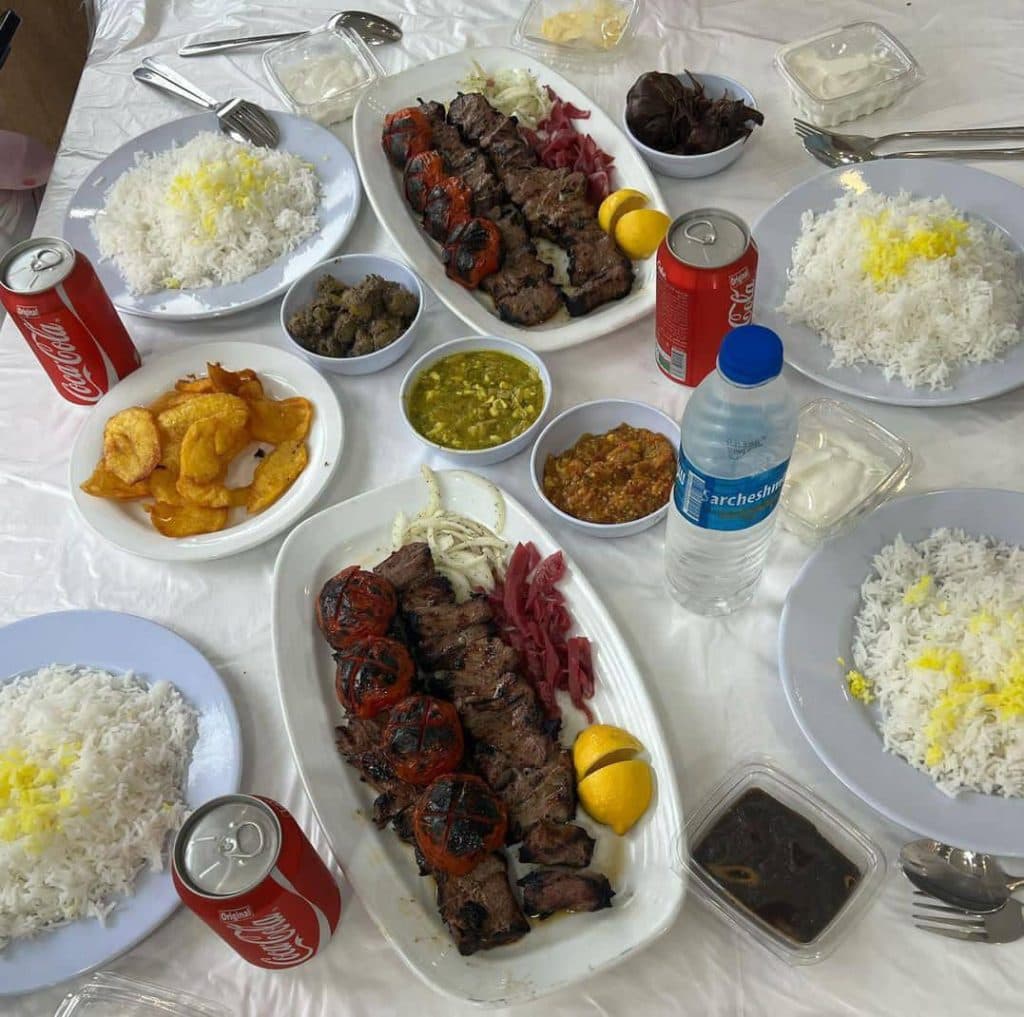 رستوران سرچشمه در رودبار