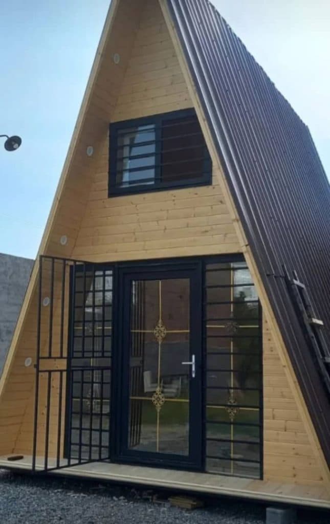 کانکس و کلبه چوبی محرابی در تنکابن
