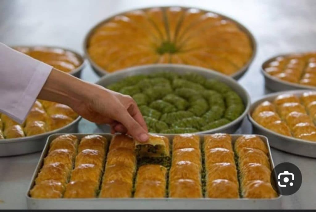 فروشگاه نان و شیرینی شف در تبریز