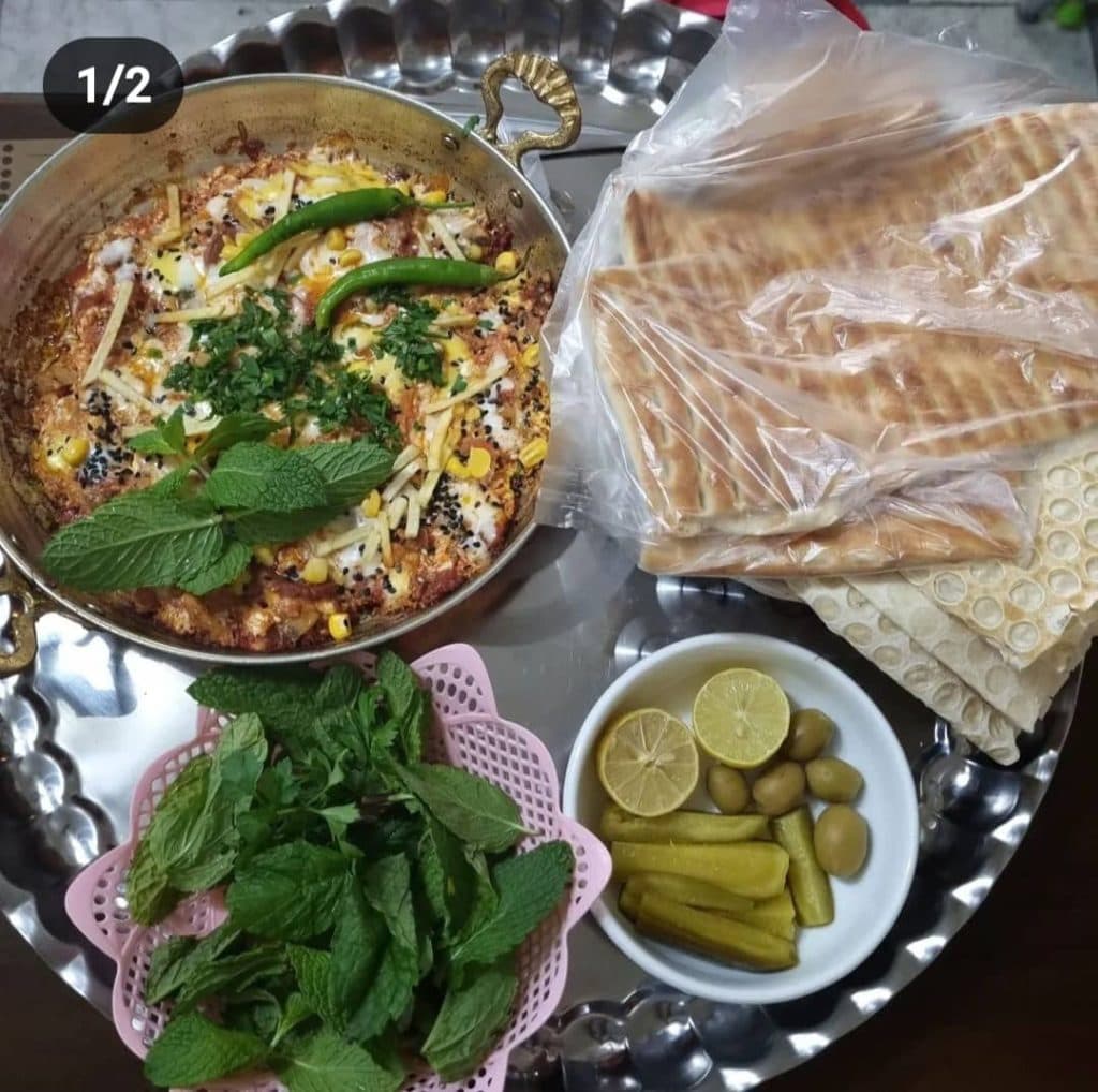مجموعه غذایی خان ننه در نصف راه تبریز