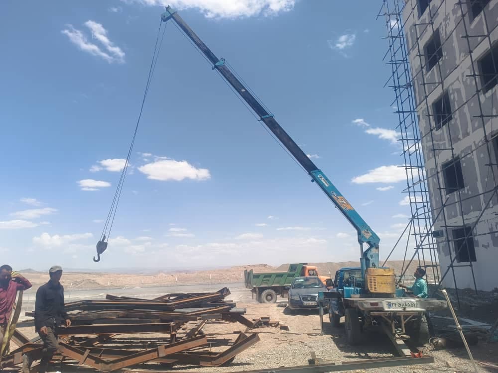 یدک کش و جرثقیل حسن محمدی در بیرجند