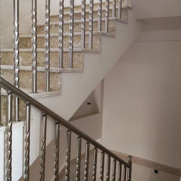 اجرا و نصب نرده استیل و چوبی ساکانلو در ماکو