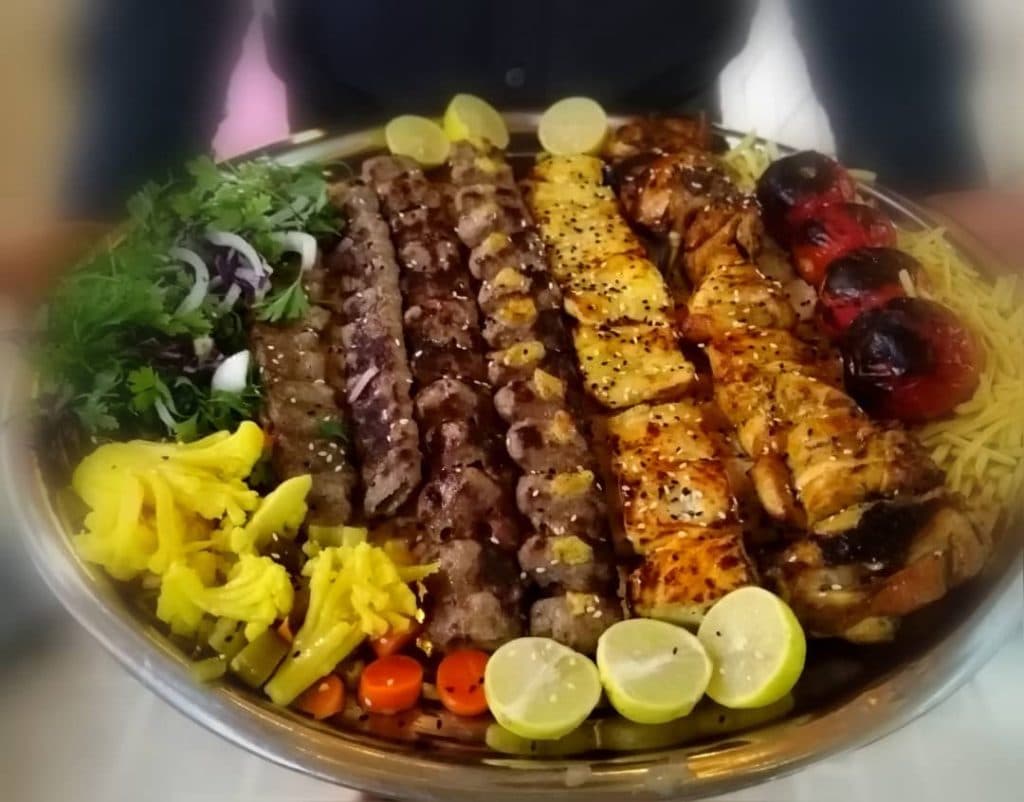 کافه رستوران توت فرنگی در بلوار امام جعفرصادق یزد