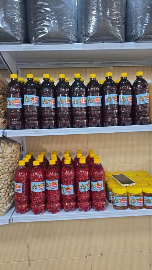 سبزیجات و ترشیجات محلی خوشحال در چهارراه میکائیل رشت