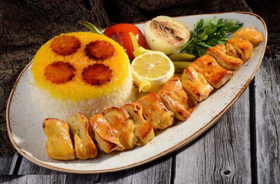 تهیه غذای ارغوان در شهرک راه آهن شهر جدید اندیشه
