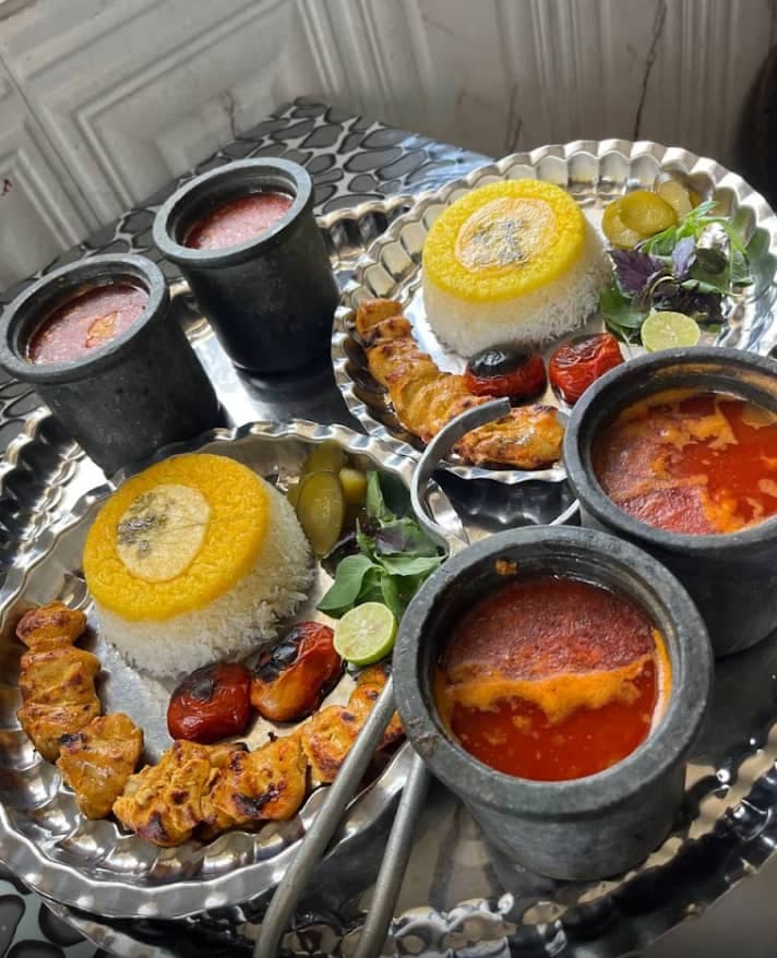 سفره خانه سنتی مجنون در قوچان