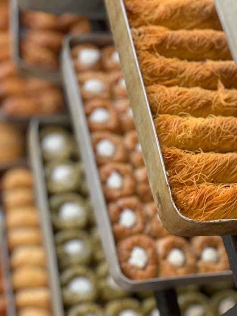 باقلوا فروشی امید در بلوار دیلمان رشت