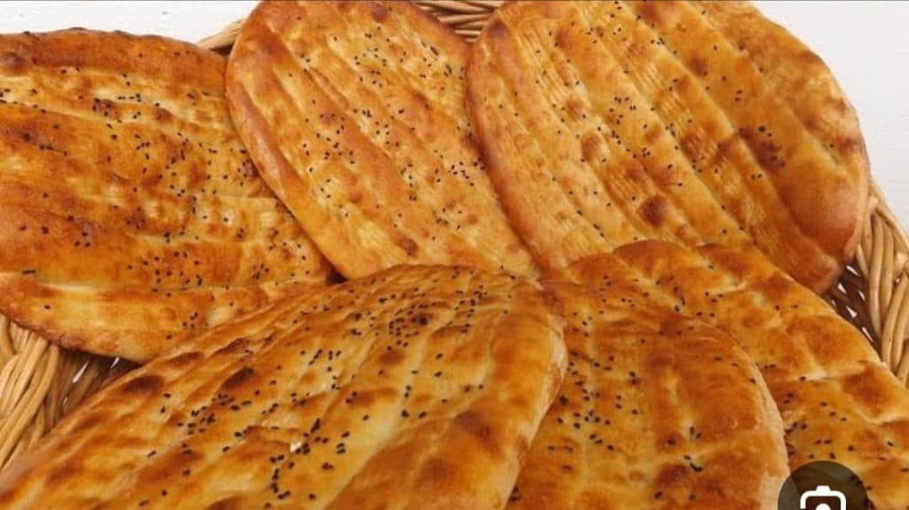 فروشگاه نان کره ای نیساری در خوی
