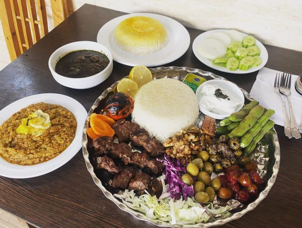 رستوران سنتی داراگون در زیباکنار