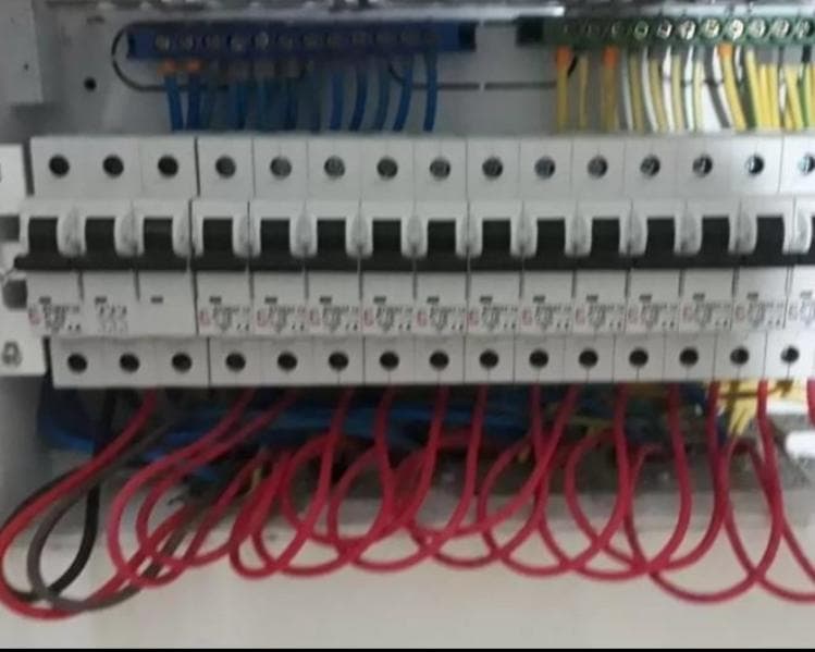 خدمات برق صنعتی و ساختمان امیران در بروجرد