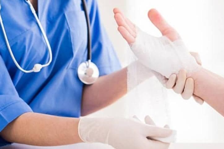 خدمات پانسمان و مدیریت زخم در منزل امیر صحبتی ملایر