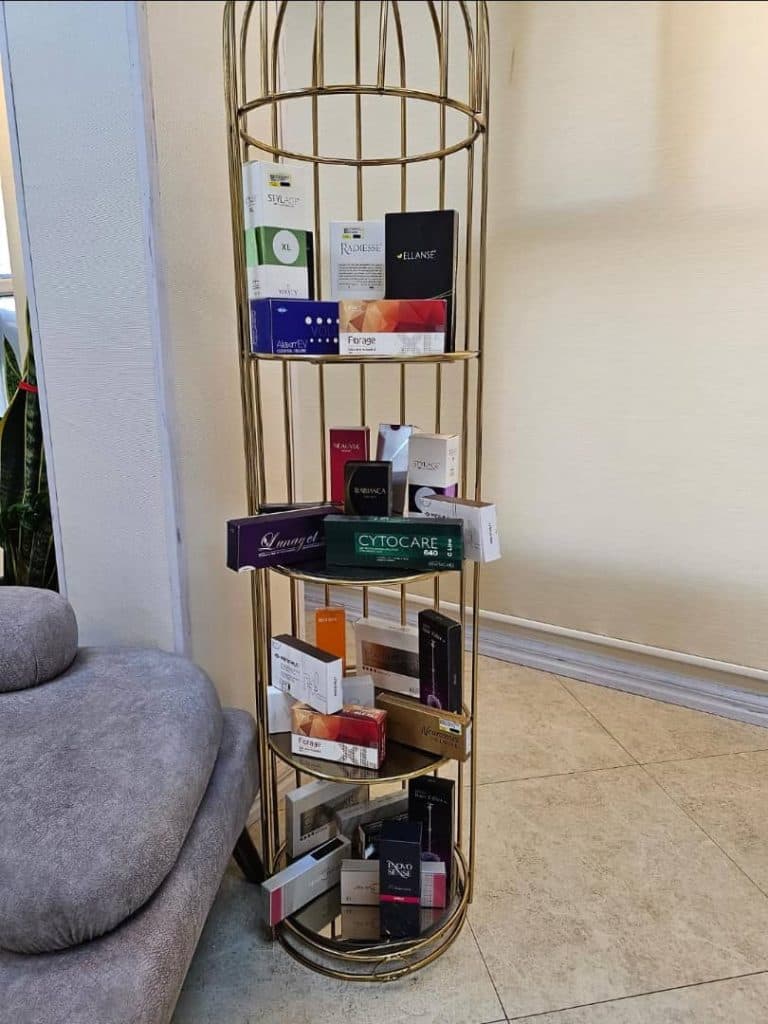 کلینیک پوست مو و زیبایی دکتر مهران آزادمهر در تهران