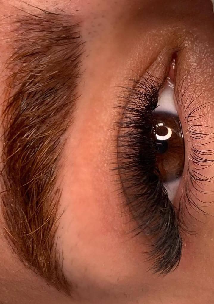 آموزش و خدمات تخصصی مژه بومرنگ در لاهیجان