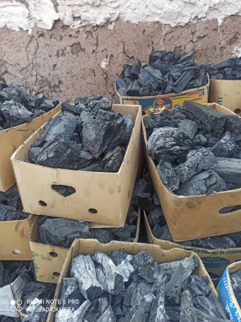 پخش و فروش عمده زغال پسته رفسنجان دهقان در رفسنجان