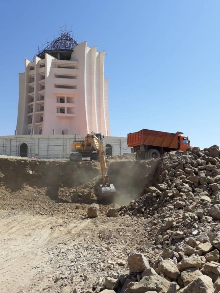 اجاره بیل مکانیکی همراه با پیکور میرزابیگی در محلات