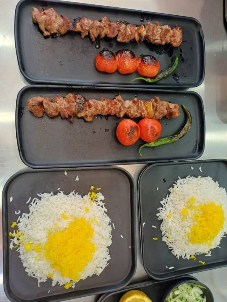 کبابی خانه کباب تک گلپایگانی در شهرک گلستان تهران