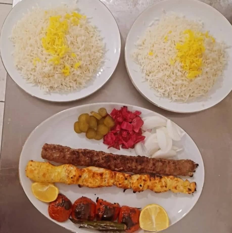 کافه رستوران بیرون بر شهر کباب در کنگان