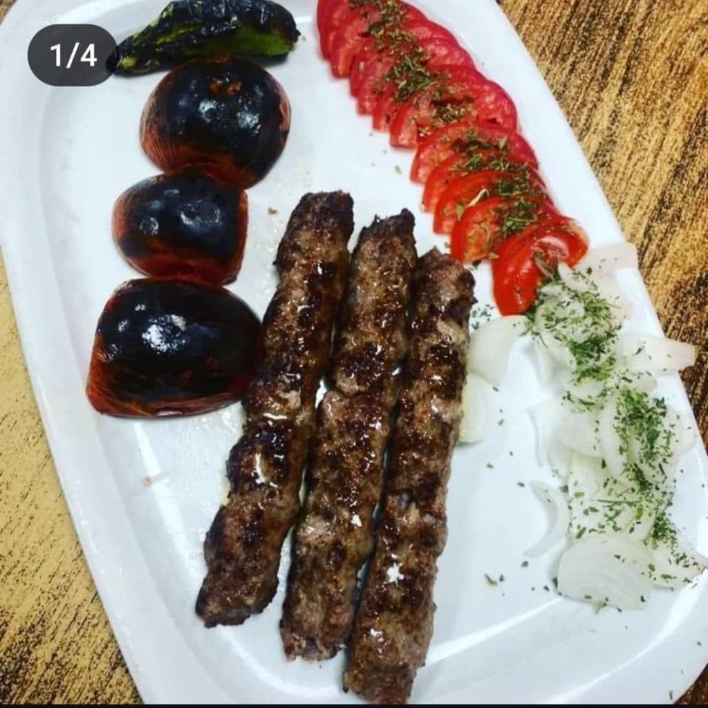 کافه رستوران بیرون بر شهر کباب در کنگان