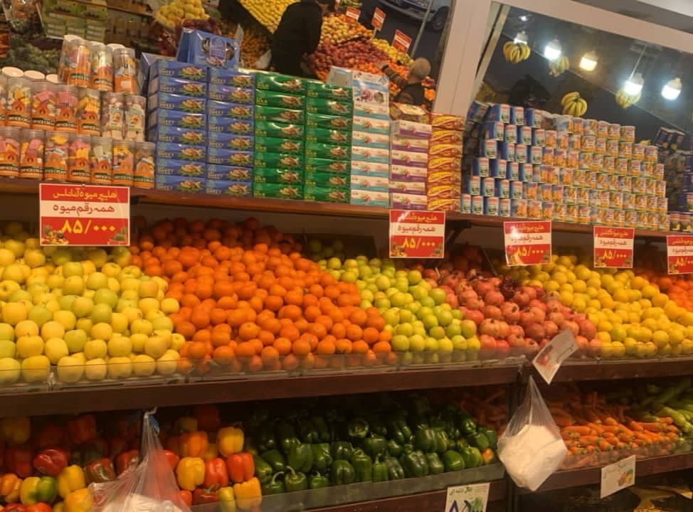 هایپر میوه آناناس برادران سنایی در گلسار رشت
