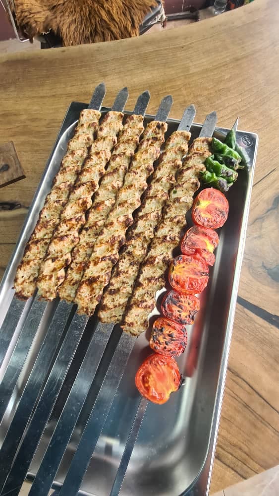 کباب کوبیده مرغ مظفر در باهنر ارومیه