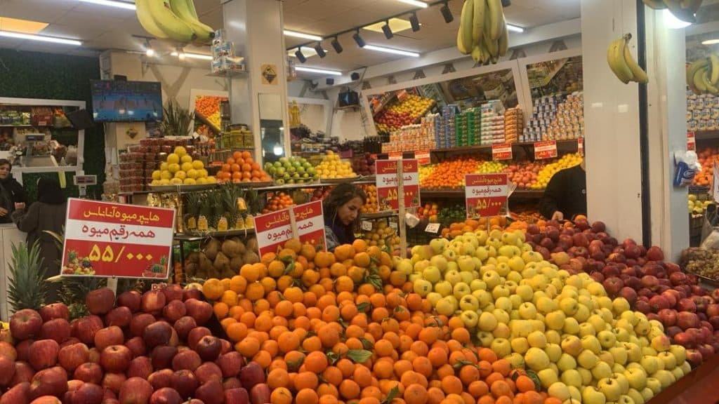 هایپر میوه آناناس برادران سنایی در گلسار رشت