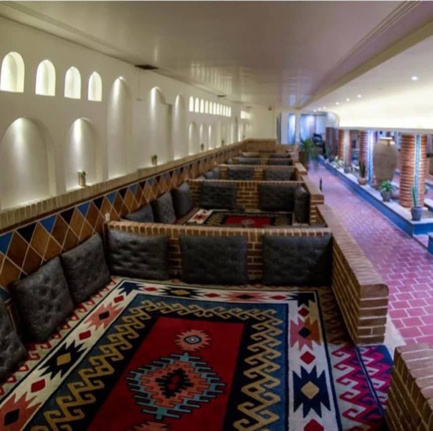 رستوران و سفره خانه سنتی ونین در جاجرود