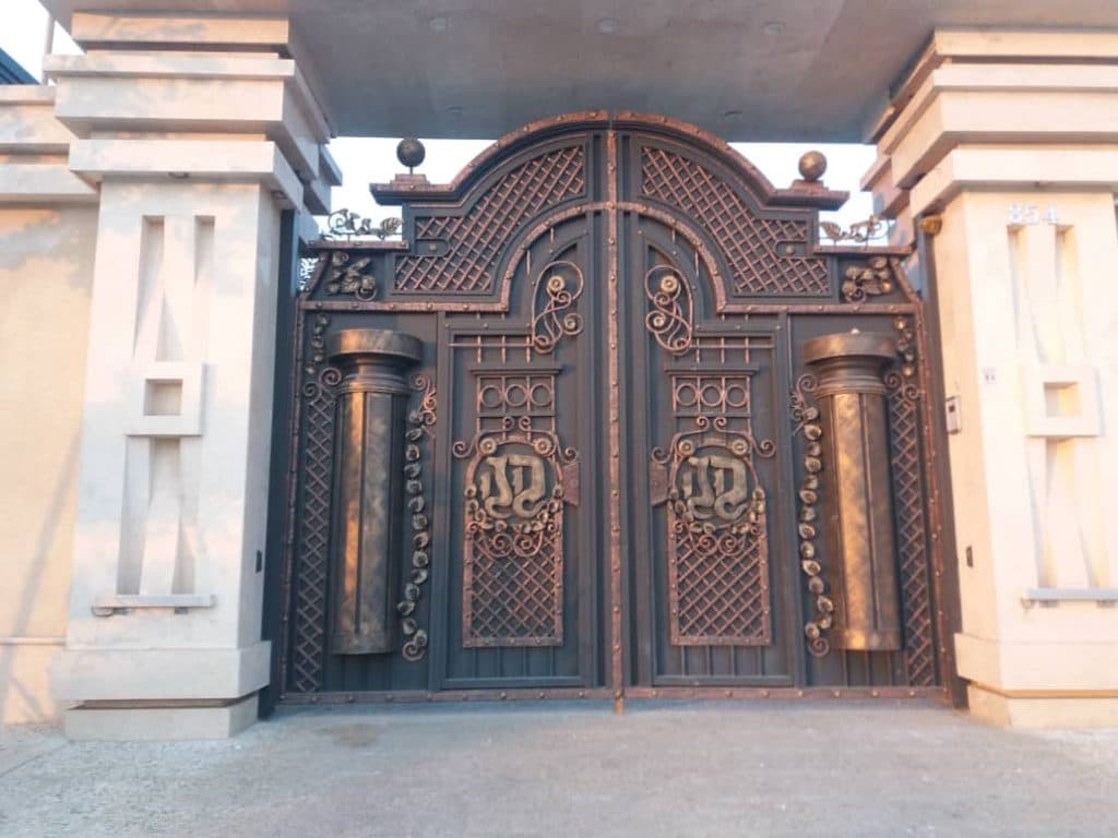تولید و طراحی درب باغی و ریلی قویدل در چهارباغ