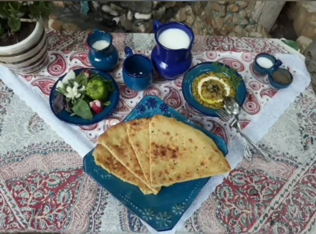 اقامتگاه بوم گردی سرای بهشت در شادکام بافق