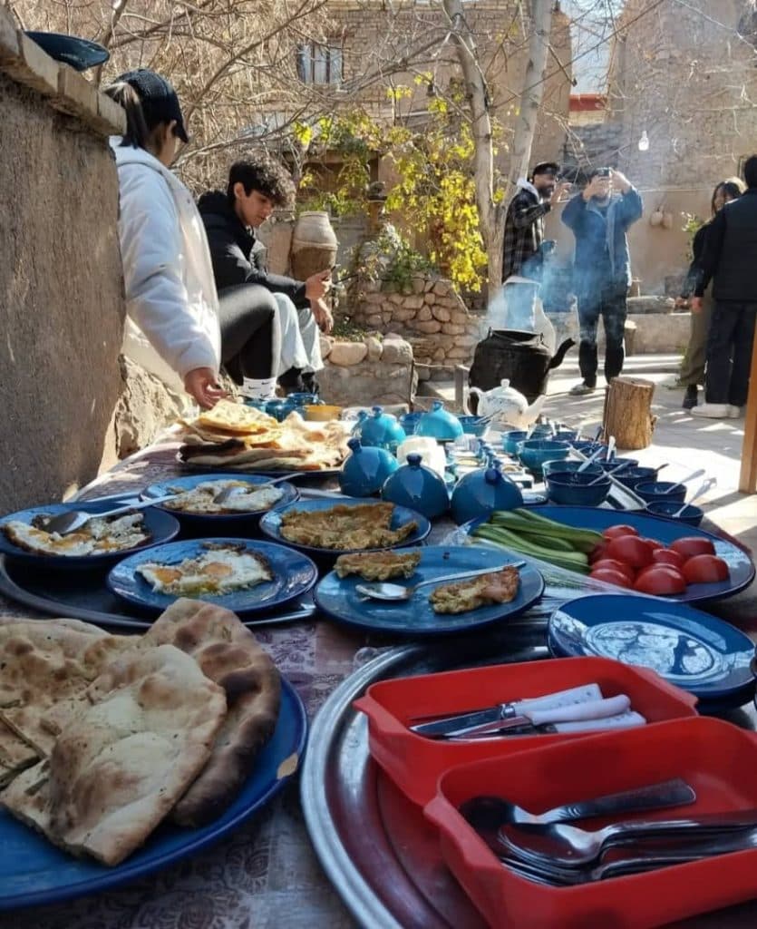 اقامتگاه بوم گردی سرای بهشت در شادکام بافق